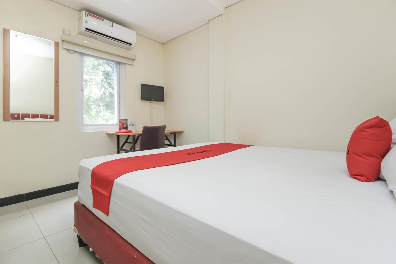 Reddoorz Plus @ Jalan Pemuda Джакарта Экстерьер фото