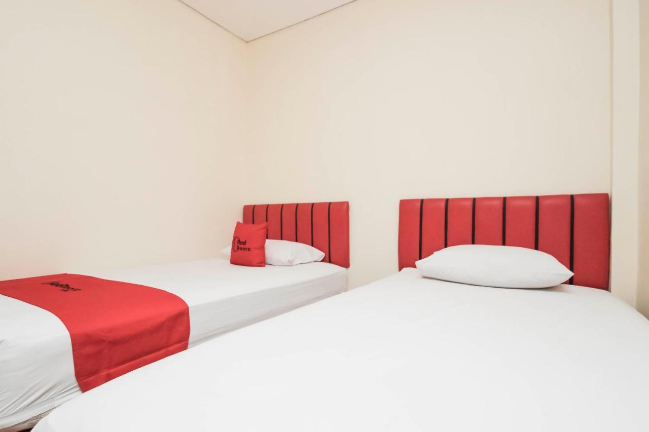 Reddoorz Plus @ Jalan Pemuda Джакарта Экстерьер фото