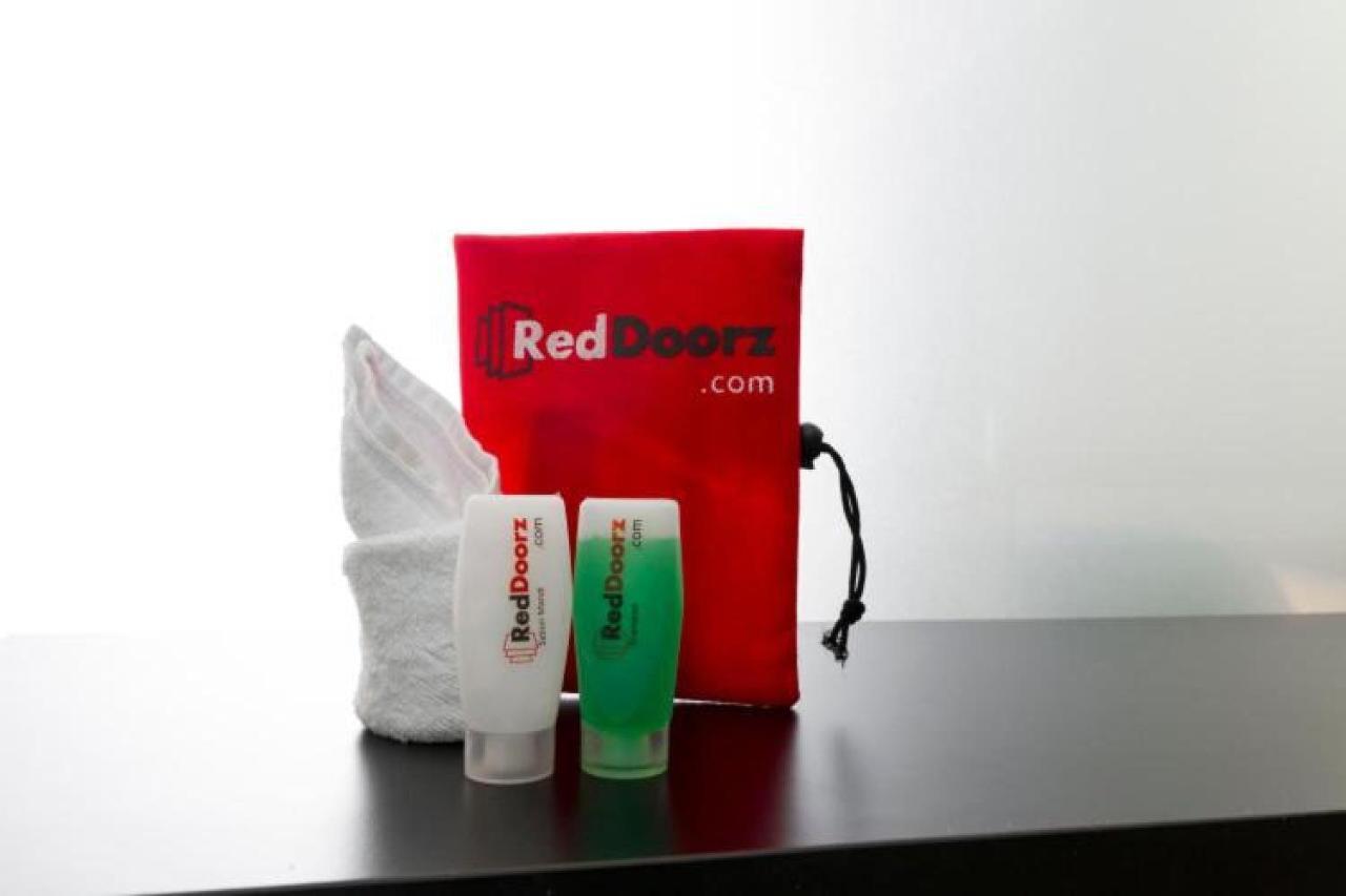 Reddoorz Plus @ Jalan Pemuda Джакарта Экстерьер фото
